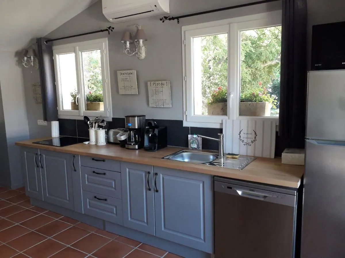 La Bastide Du Bouchou Bed & Breakfast Six-Fours-les-Plages 2*,  فرنسا